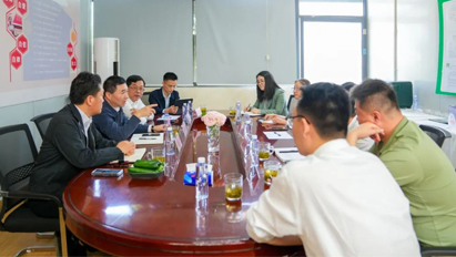 區(qū)人大常委會(huì)主任潘春華在渭塘鎮(zhèn)開展“助企育商”走訪活動(dòng)